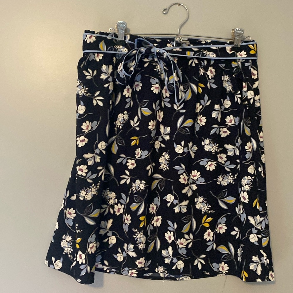 Navy Floral LOFT Skirt with Pockets
